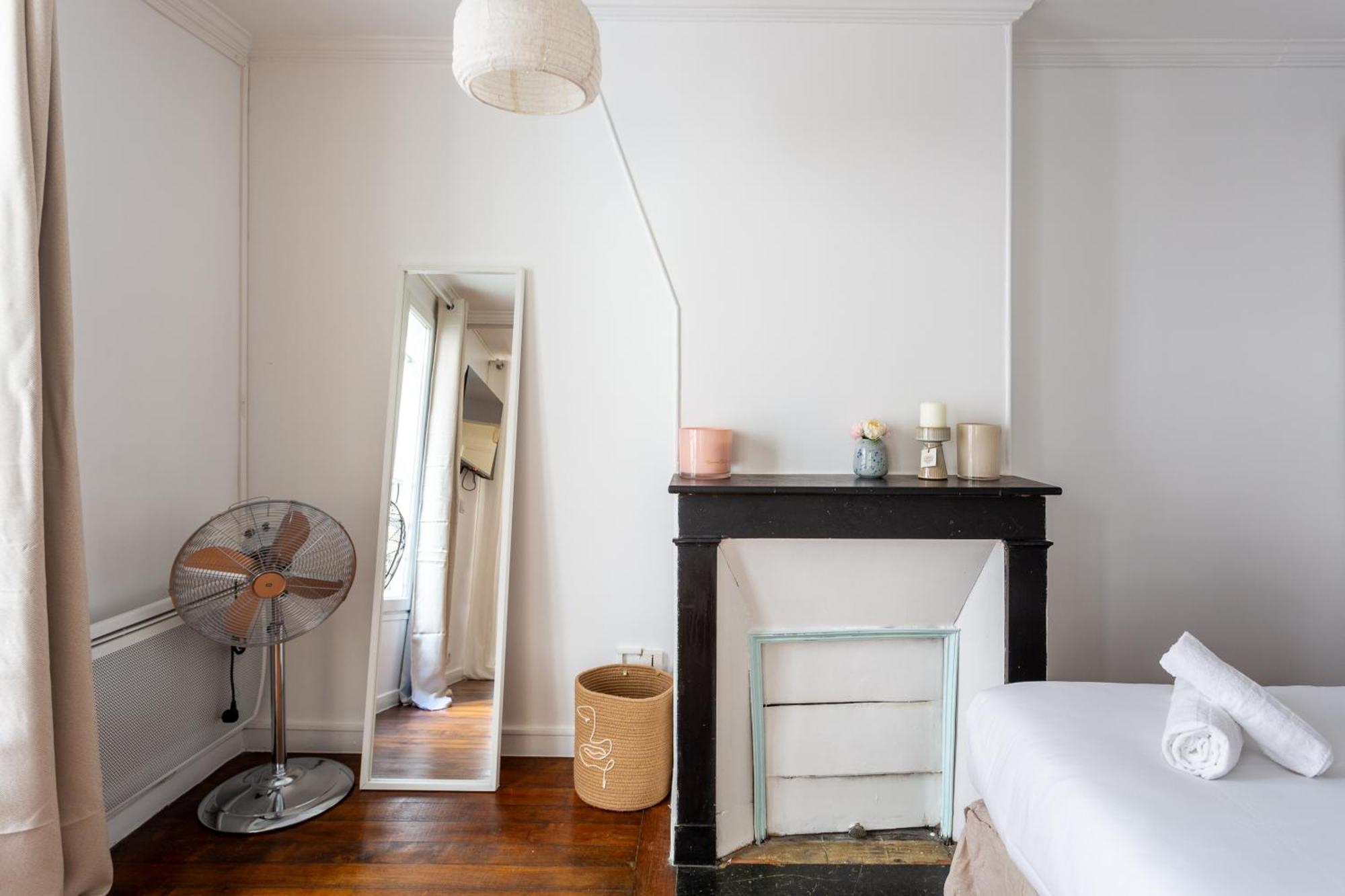 The Heart Of The Marais Apartment Париж Екстериор снимка